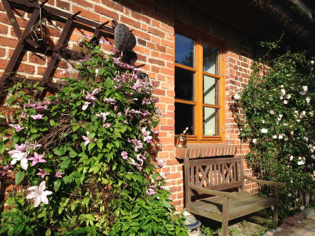 Kleine Auszeit Apartment Kluis ภายนอก รูปภาพ