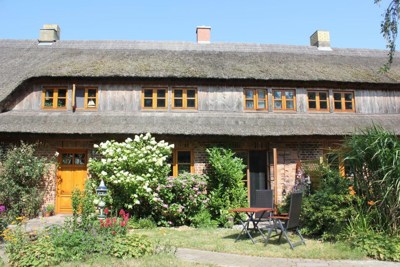 Kleine Auszeit Apartment Kluis ภายนอก รูปภาพ